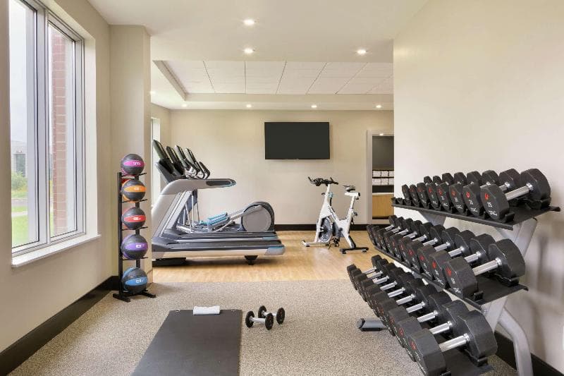 Embassy Suites by Hilton Montreal Airport 3