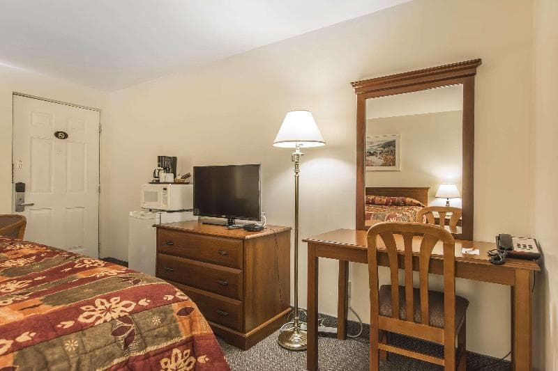 Econo Lodge & Suites Saint John - Nb 3
