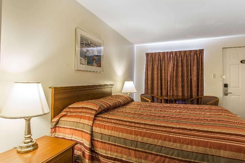 Econo Lodge & Suites Saint John - Nb 4