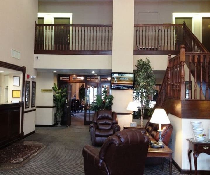 Red Roof Inn & Suites Albany 4