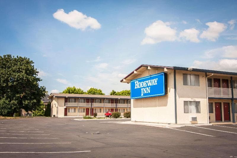 Rodeway Inn 5