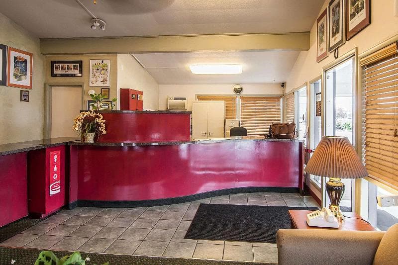 Rodeway Inn 4