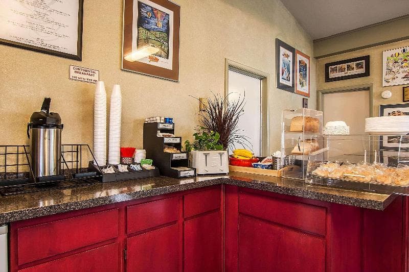 Rodeway Inn main