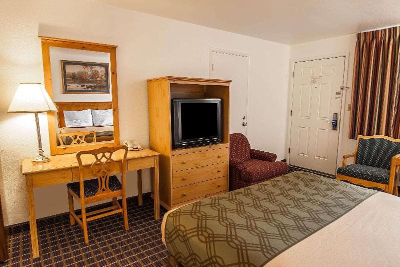 Rodeway Inn 3