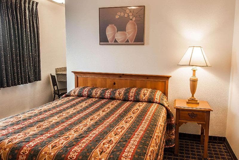 Rodeway Inn photo 1