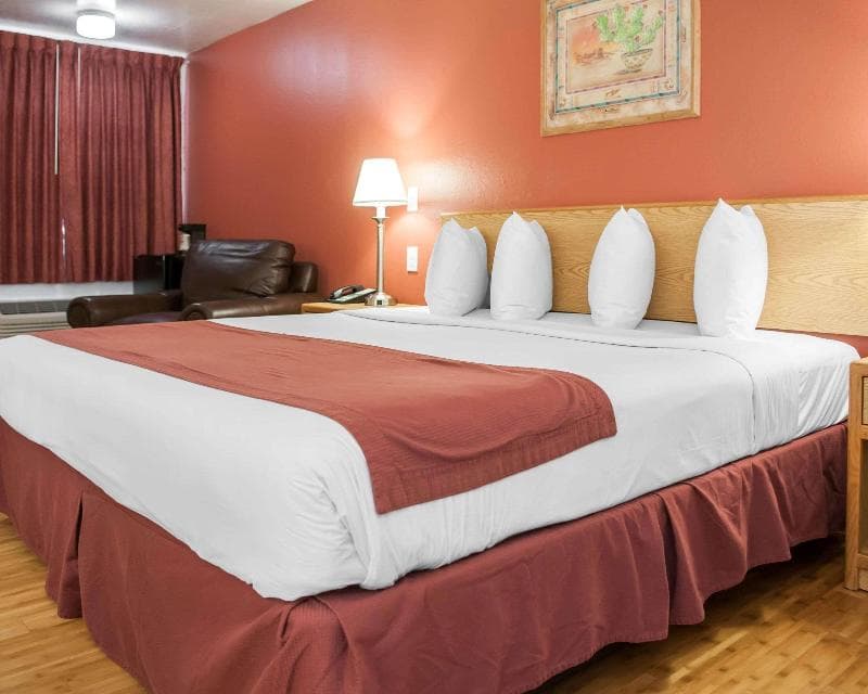 Econo Lodge Old Town 4