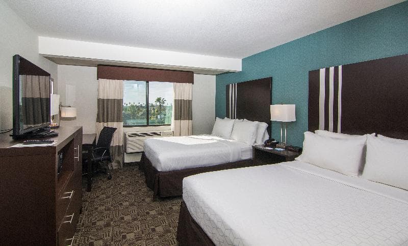 Holiday Inn Express & Suites Carlsbad Beach 5