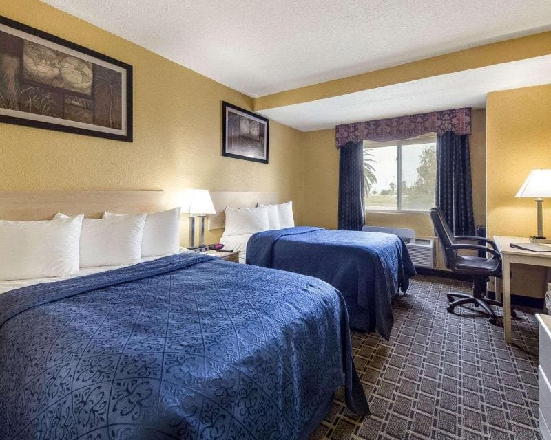 Quality Inn & Suites On The Beach 3