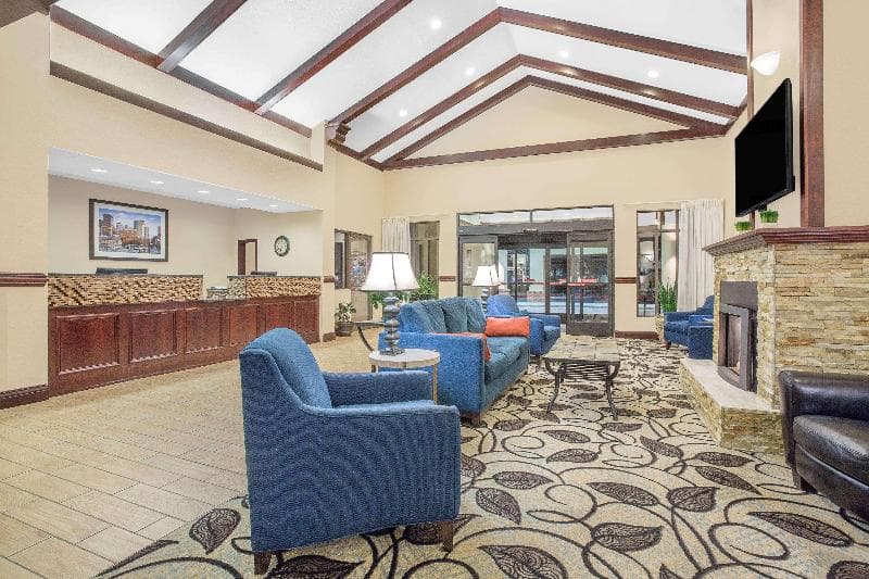 Ramada by Wyndham Denver International Airport 3