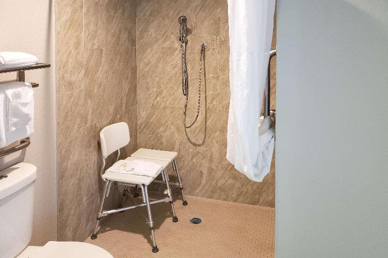 Quality Inn Airport East 5