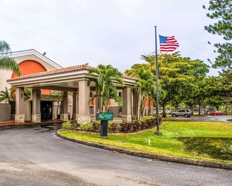 Quality Suites Fort Myers - I-75 5