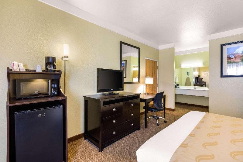 Quality Inn & Suites 4