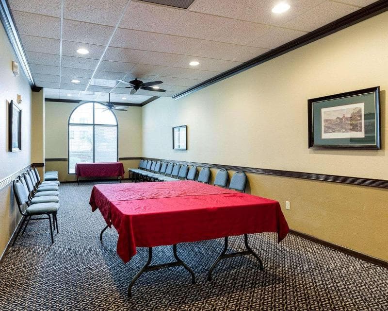 Comfort Suites Bush Intercontinental Airport 4
