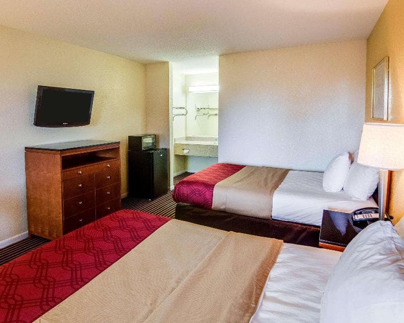 Rodeway Inn & Suites Hwy 290 NW photo 1