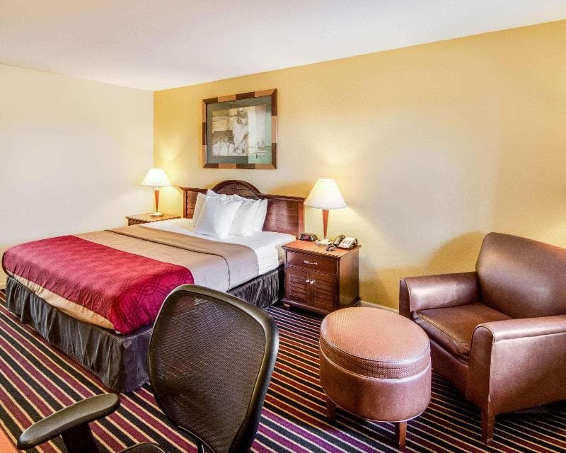 Rodeway Inn & Suites Hwy 290 NW 4