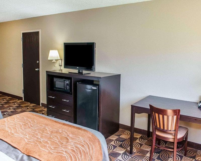 Comfort Inn And Suites North At The Pyramids 2