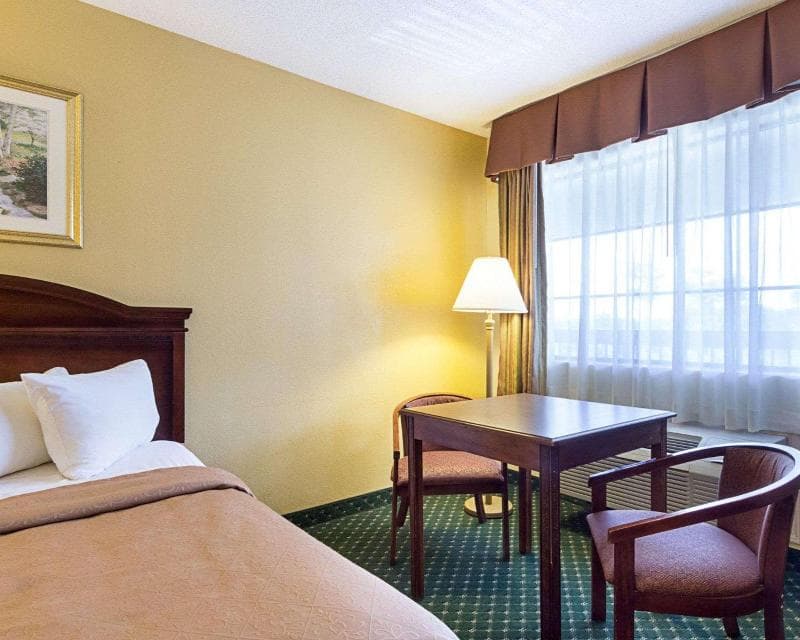 Quality Inn & Suites Southwest 3