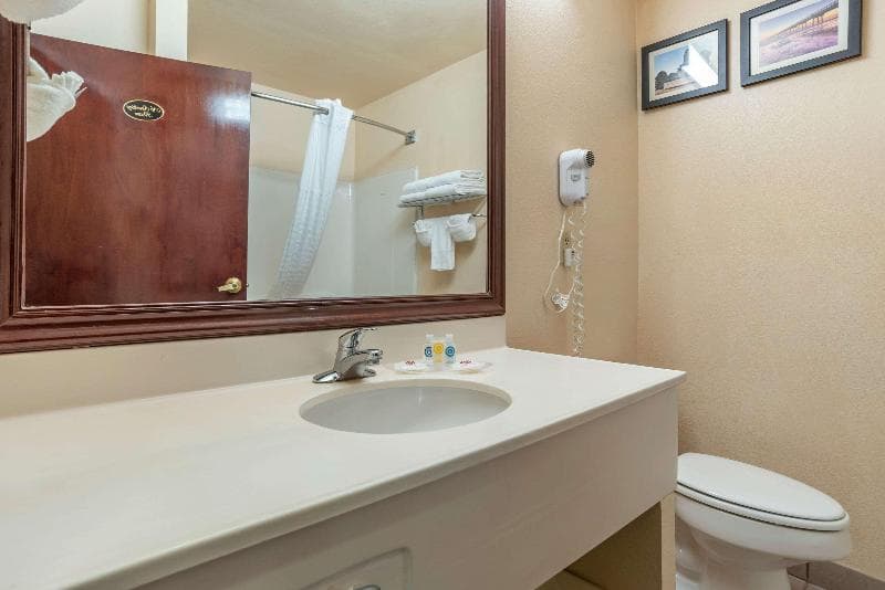 Comfort Suites Airport 2