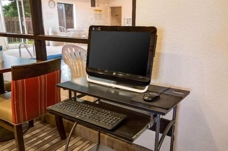 Quality Inn I-70 Near Kansas Speedway photo 1