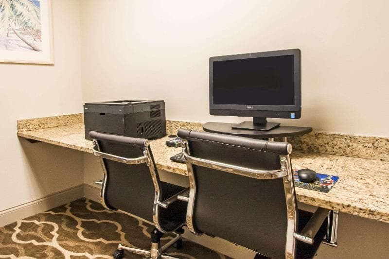 Comfort Suites Maingate East photo 1