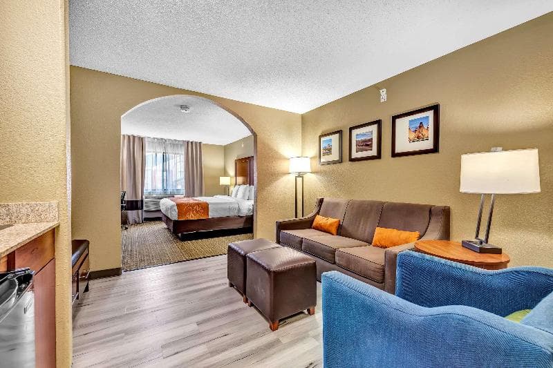 Comfort Suites Lakewood - Denver photo 1