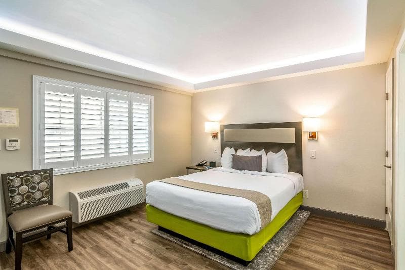 Inn at 50 at Long Beach Convention Center 3