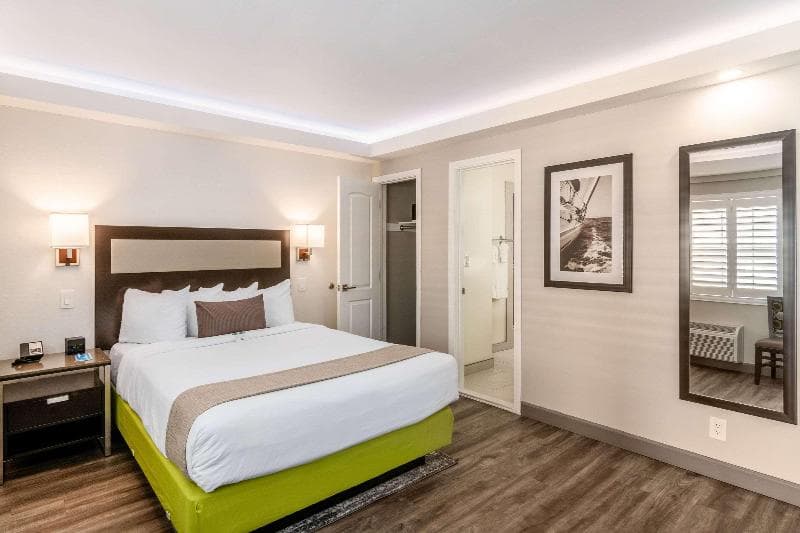 Inn at 50 at Long Beach Convention Center 5