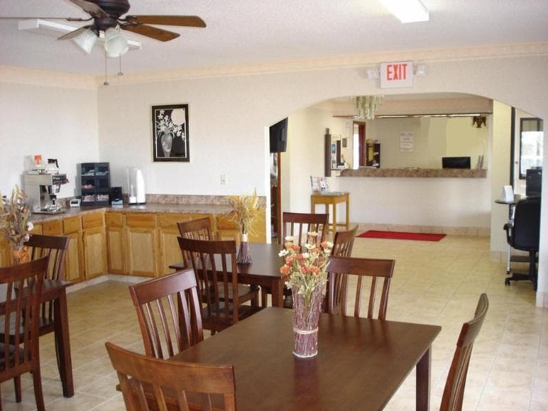Americas Best Value Inn & Suites Macon At Eisenhower Parkway photo 1