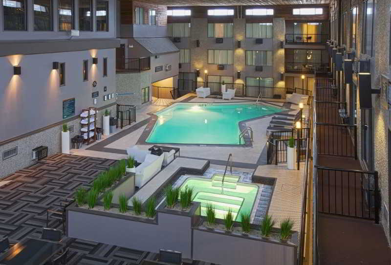 Sandman Hotel Kelowna 5