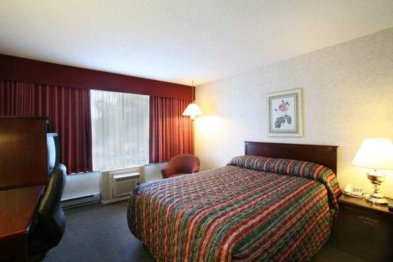Sandman Hotel Kelowna 4