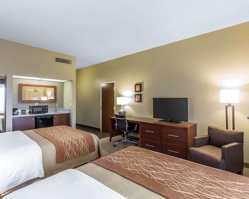 Comfort Inn & Executive Suites 3