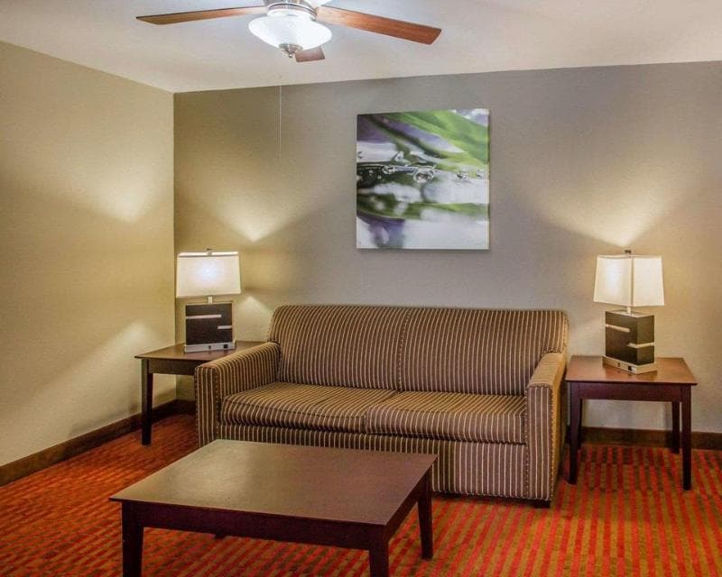 Quality Suites Nashville Airport 1
