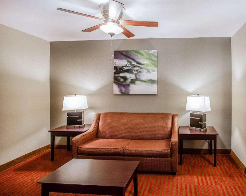 Quality Suites Nashville Airport 4