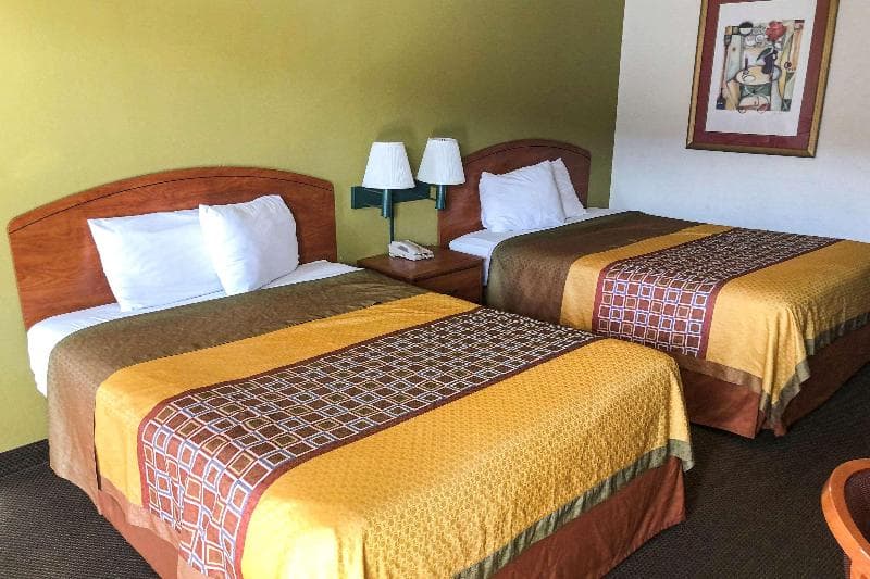 Econo Lodge 5