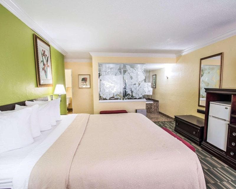 Quality Inn on the Beach 2