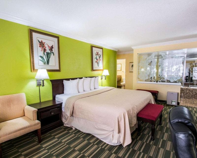 Quality Inn on the Beach 3