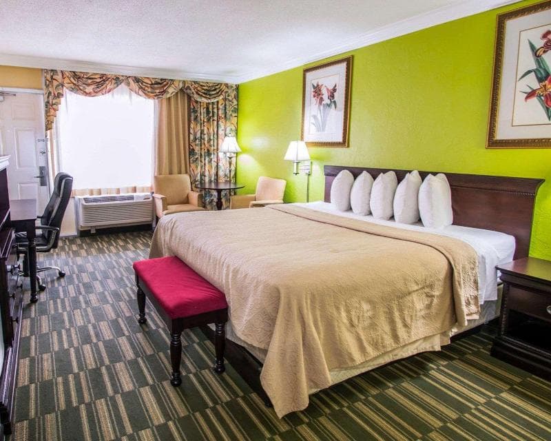 Quality Inn on the Beach 4