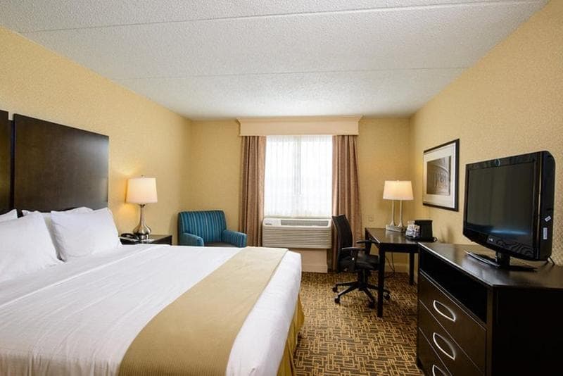 Holiday Inn Express Philadelphia-Penns Landing 4