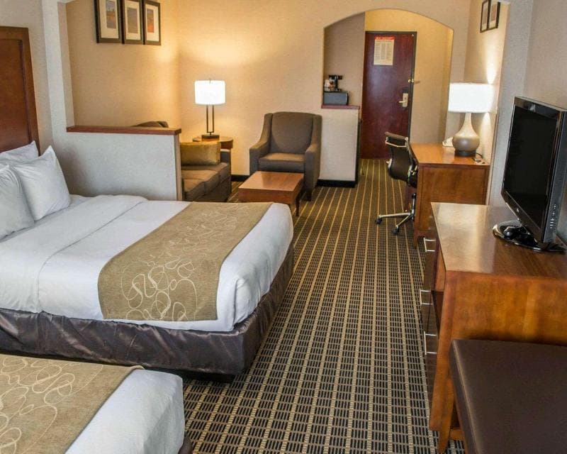 Comfort Suites Southwest 4