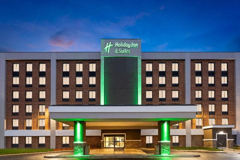 Holiday Inn & Suites Richmond - West End 5