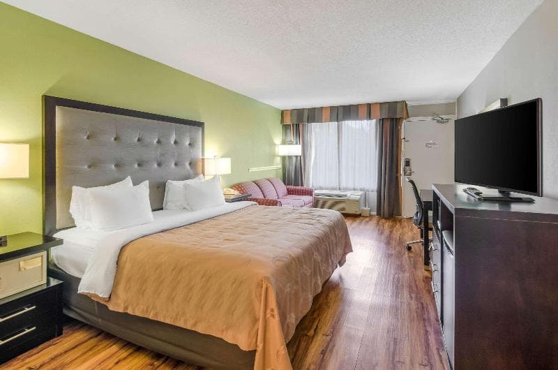 Quality Inn Roanoke Airport 3
