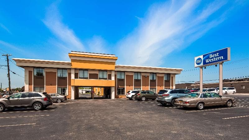 Best Western The Inn at Rochester Airport 4