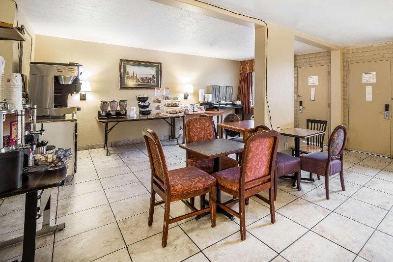 Econo Lodge Downtown 2