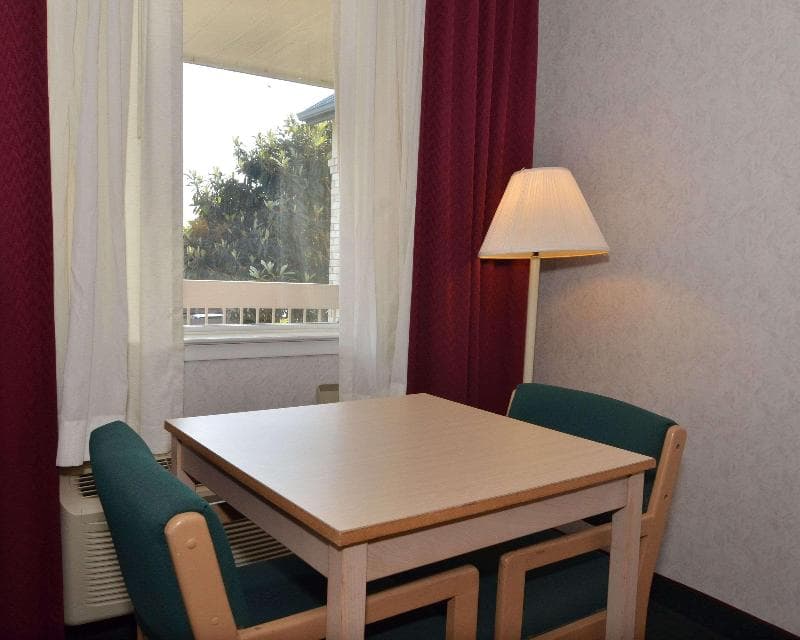 Econo Lodge Downtown South 4