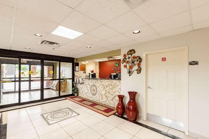 Quality Inn Near Seaworld 5