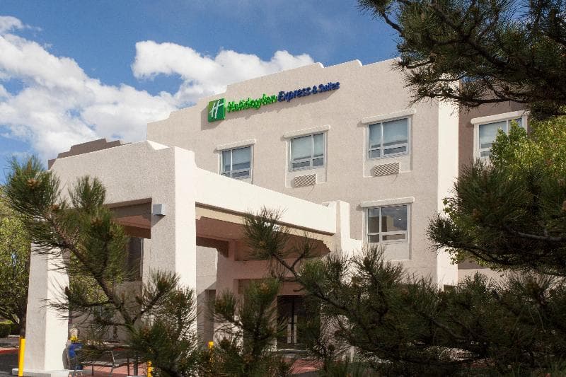 Holiday Inn Express & Suites Santa Fe 3