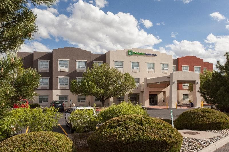 Holiday Inn Express & Suites Santa Fe 4