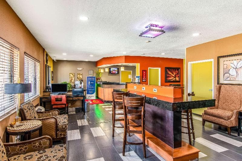 Econo Lodge At Wanamaker Downtown 5