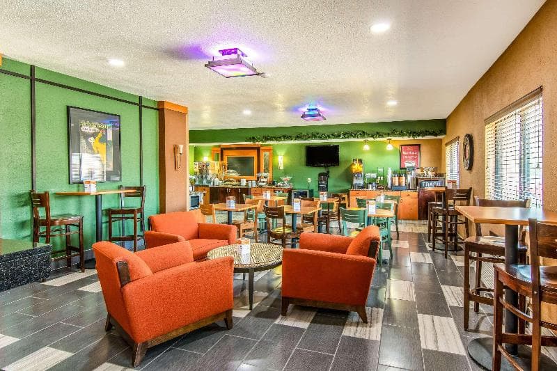 Econo Lodge At Wanamaker Downtown 2