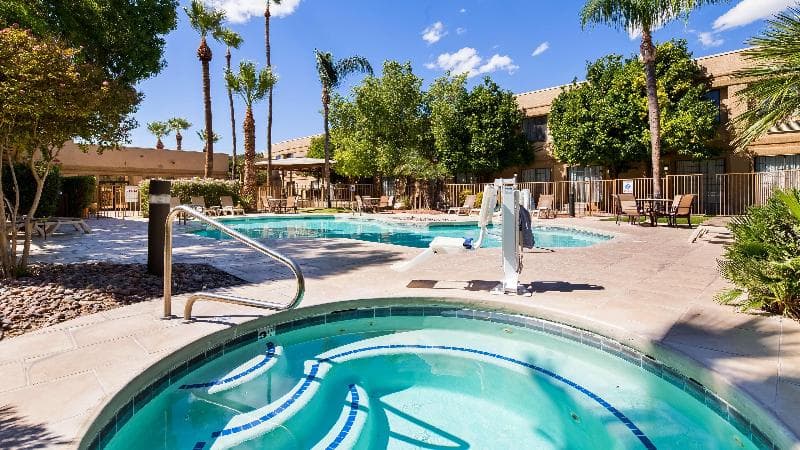 Hotel Bridgeway, A Ramada By Wyndham 3